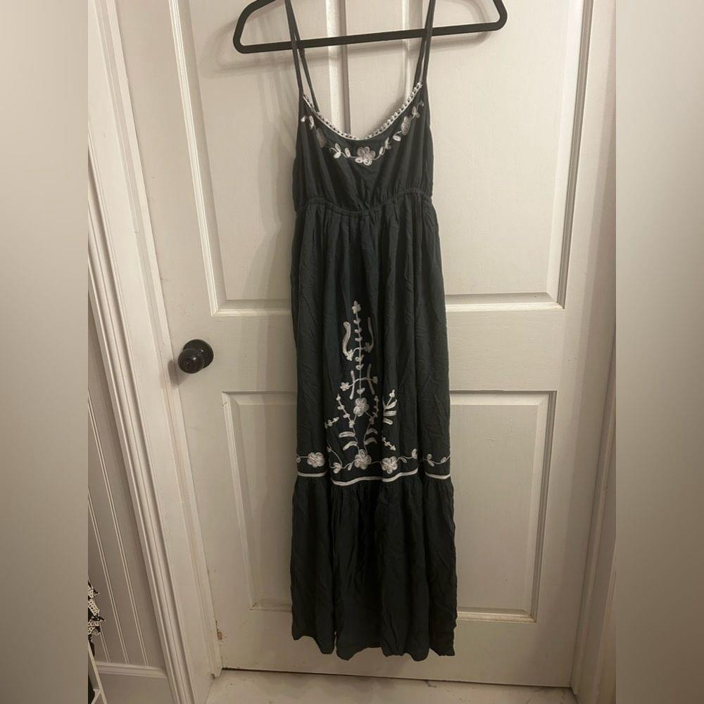 Skemo one size embroidered gray with White maxi dress